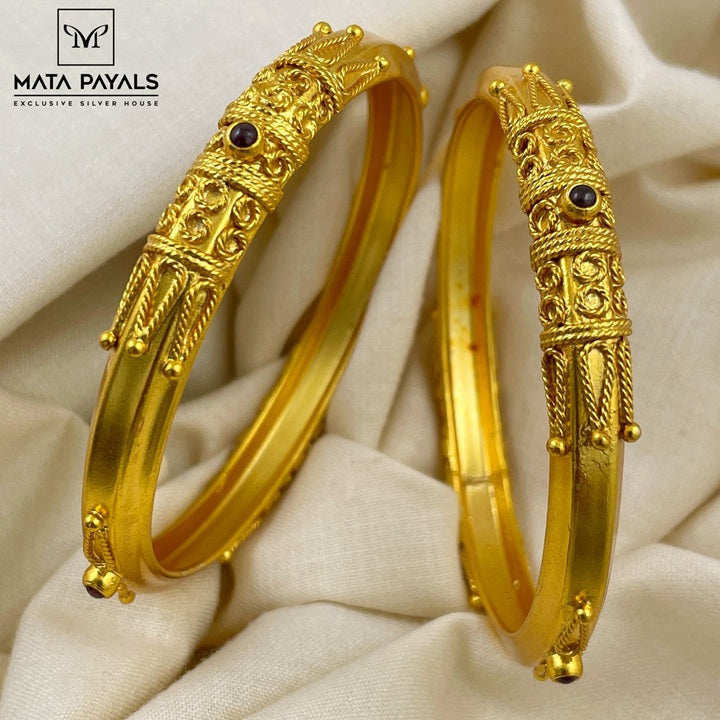 Elegant Gold Polish Bangle