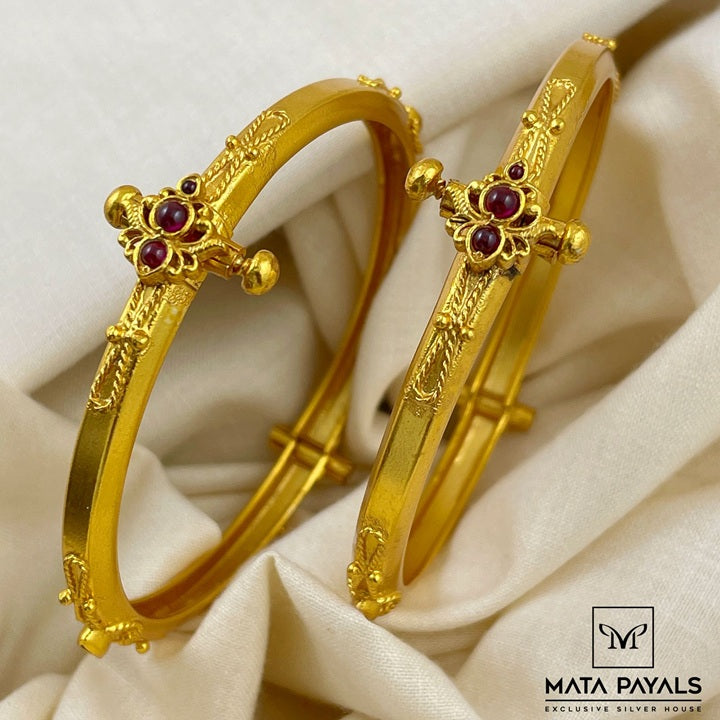 Ethnical Gold Polish Bangle