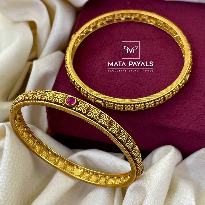 Attractive Gold Polish Bangle