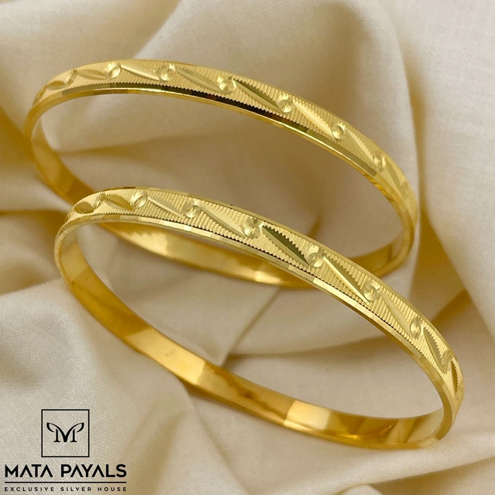 Attractive Gold Polish Bangle