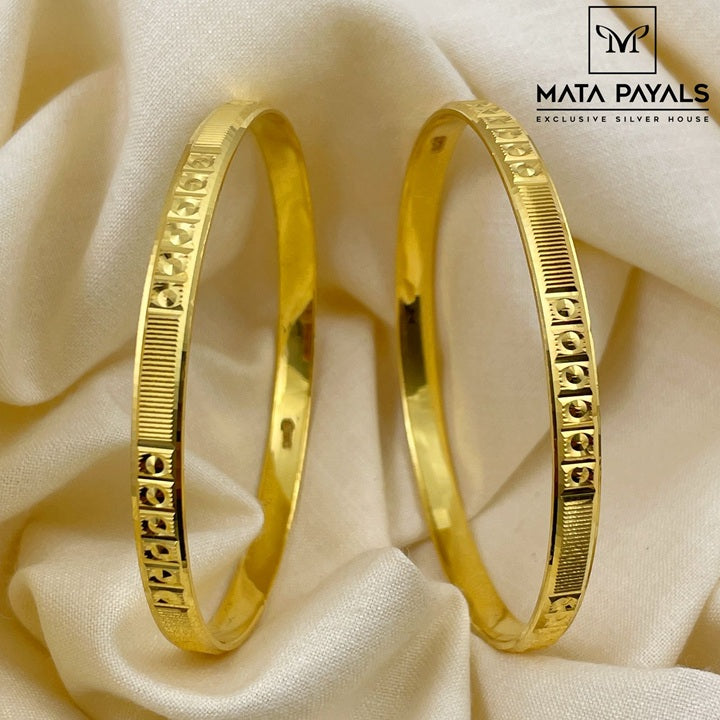 Mesmerizing Gold Polish Bangle