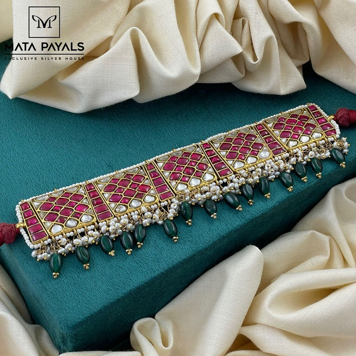 Impressive Chatai Kundan Gold Plated Necklace