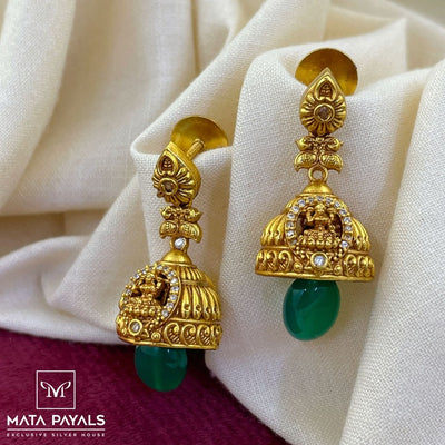 Mesmerizing Gold Polish Jumka