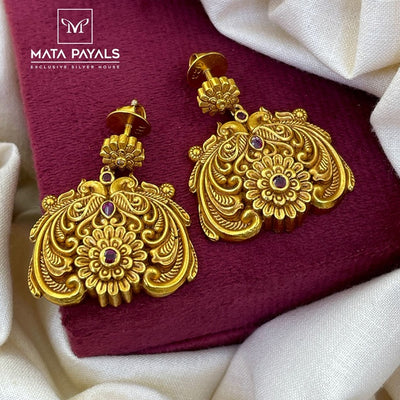 Gorgeous Gold Polish Hanging