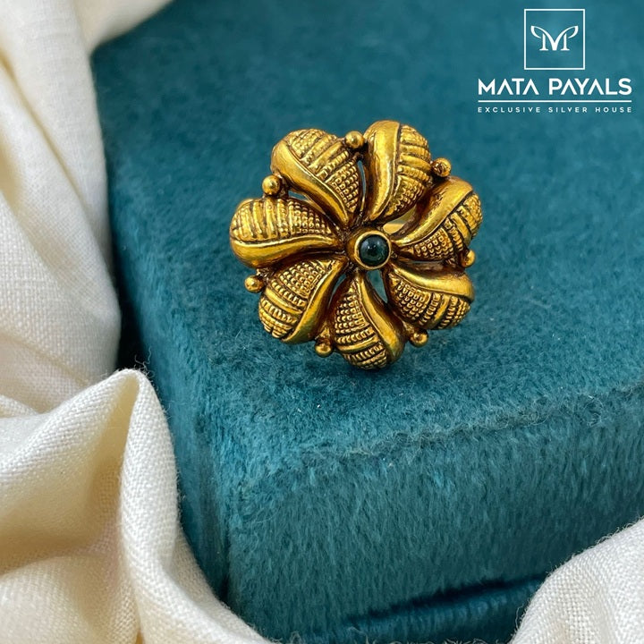 Floral Green Finger Ring