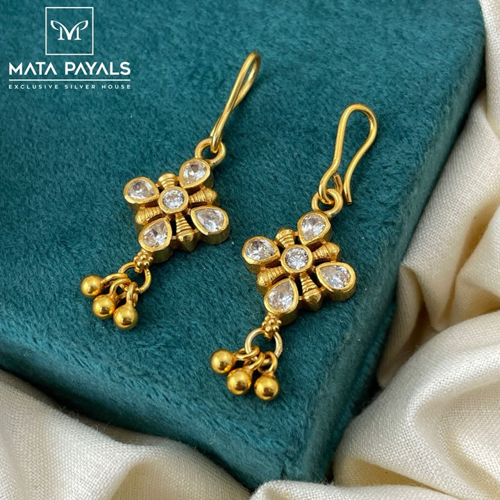 Elegant Gold Polish Hanging