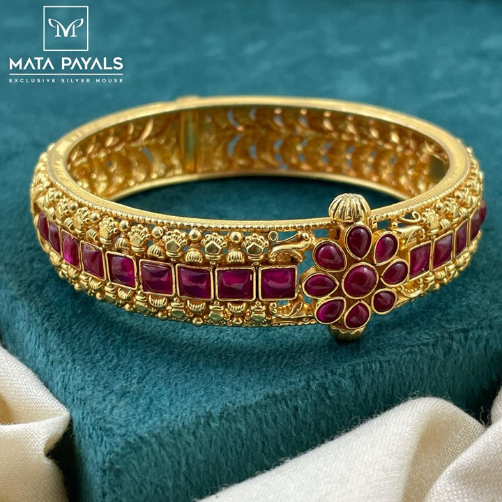 Elegant Gold Polish Kada