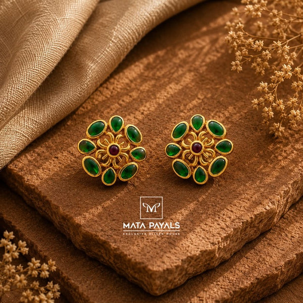 Elegant Green Gold Polish Stud