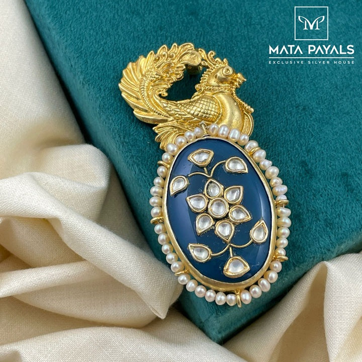 Dazzling Gold Plated Kundan Pendant