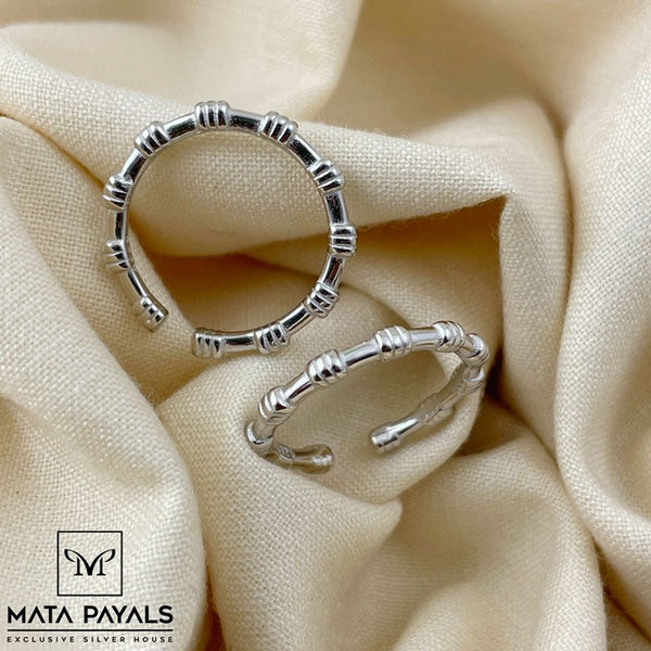 Eccentrical Rhodium Toe Ring