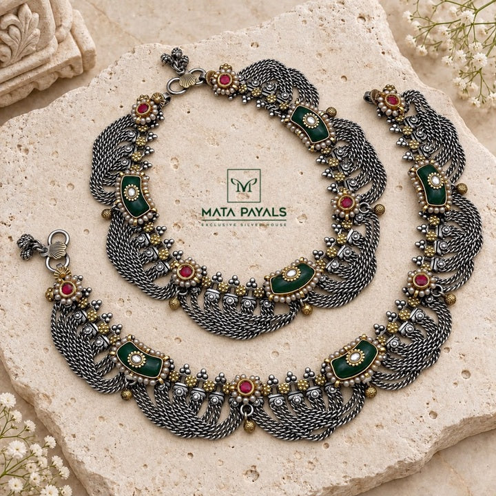 Impressive Kundan Payal