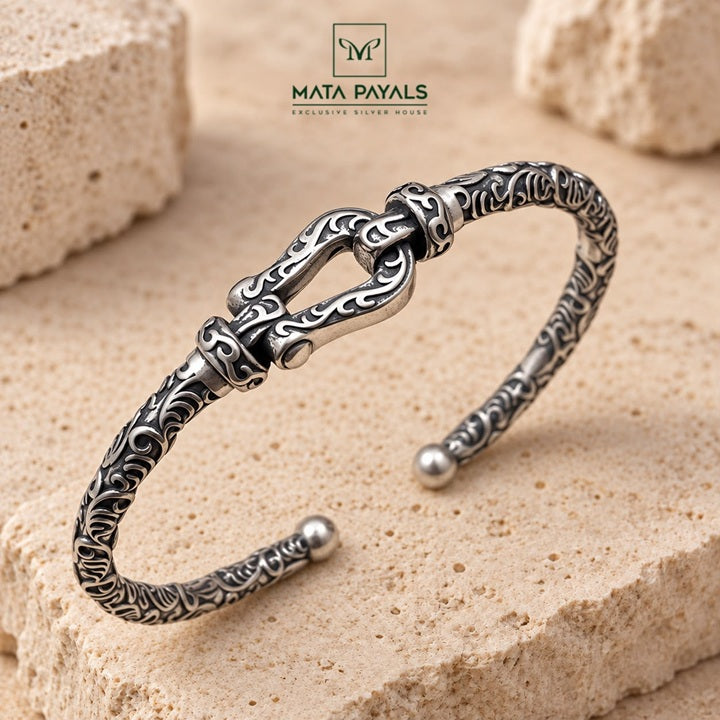 Excellent men's Kada