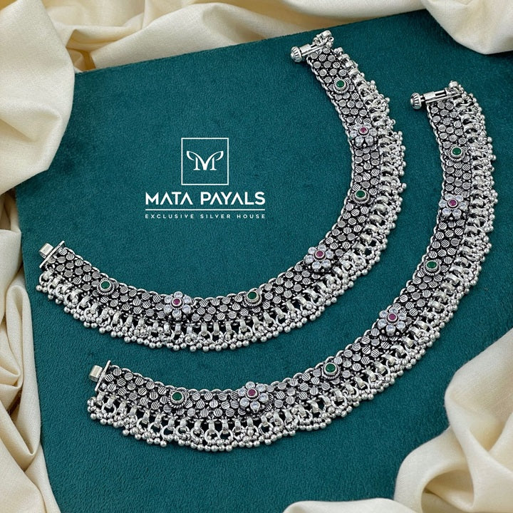 Mesmerizing Cut Stone Anklet