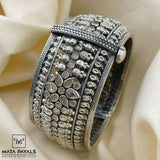 Tracery Oxidized Heavy Kada