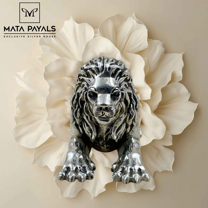 Beautiful Lion Idol