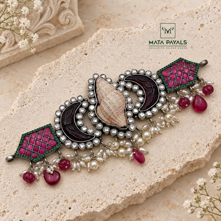 Fascinating Shanku Kundan Oxidised Choker