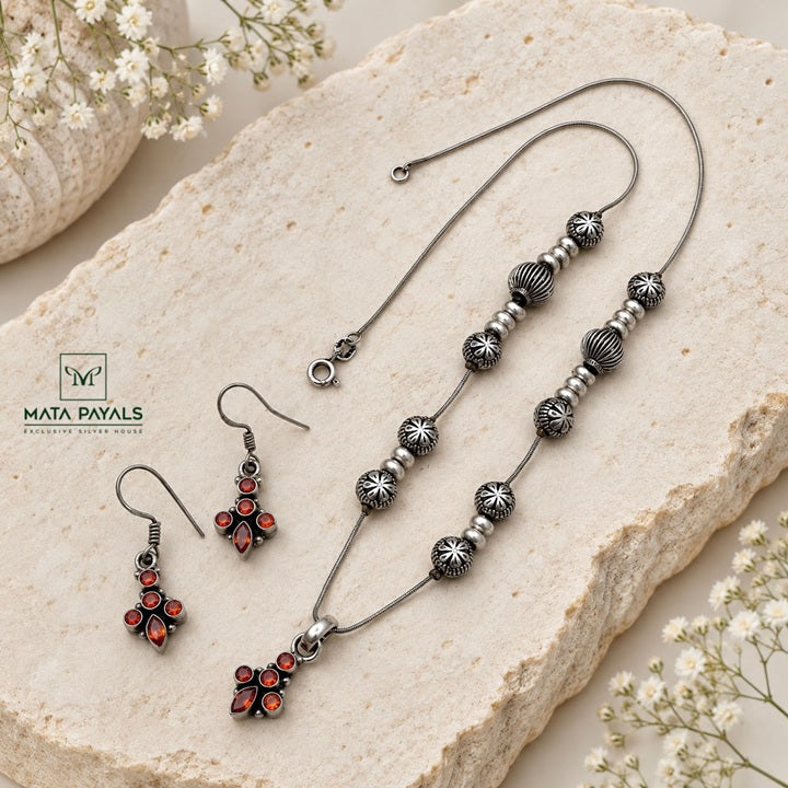 Simple Pretty Pendant Set