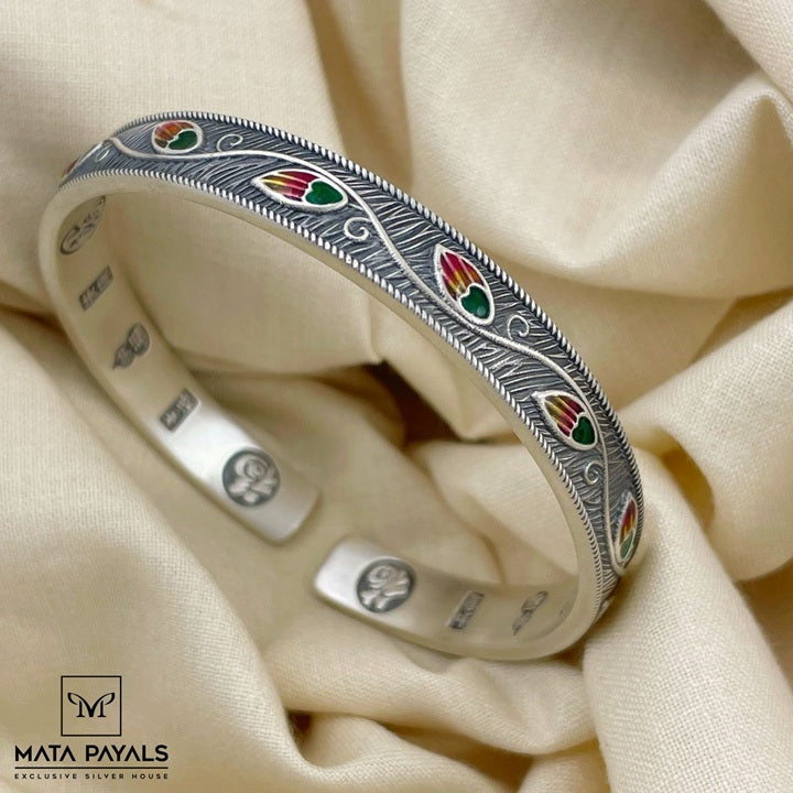 Attractive Enamel Kada