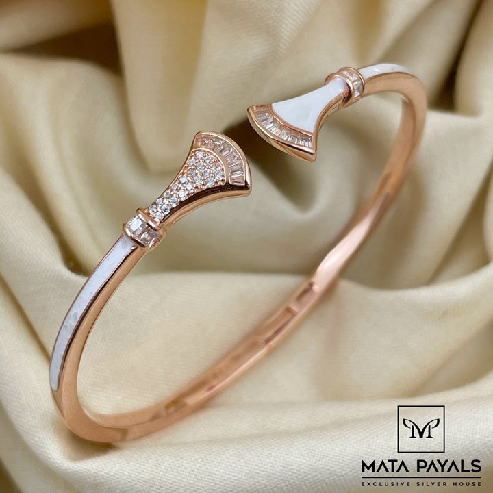 Charming Kada