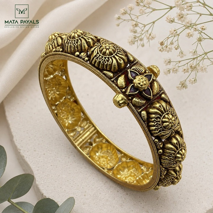 Mesmerizing Silver kada