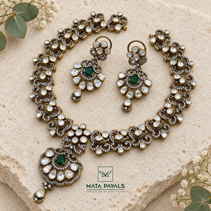 Show Stooping Silver Necklace