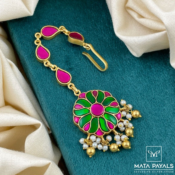 Attractive Kundan Mangtika