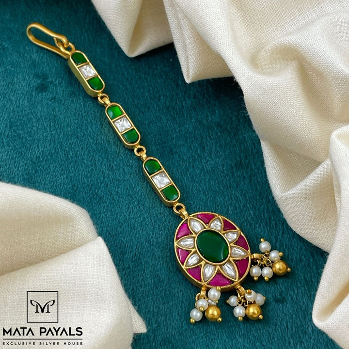 Elegant Kundan Mangtika