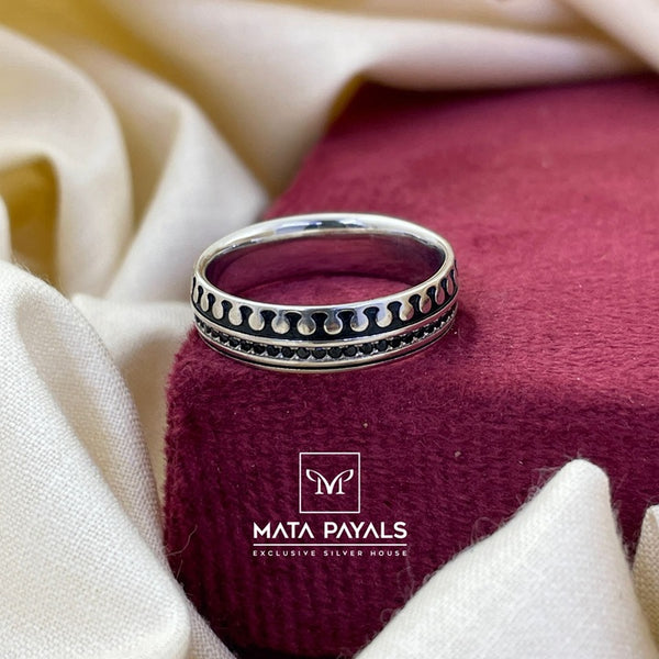 Dignified Oxidised Finger Ring