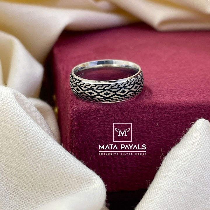 Likable Oxidised Finger Ring