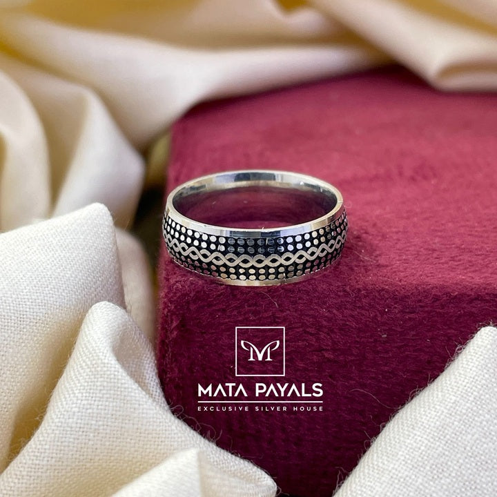 Graceful Oxidised Finger Ring