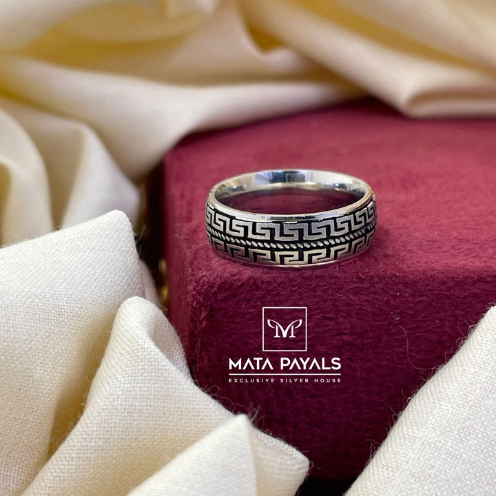 Breathtaking Oxidised Finger Ring