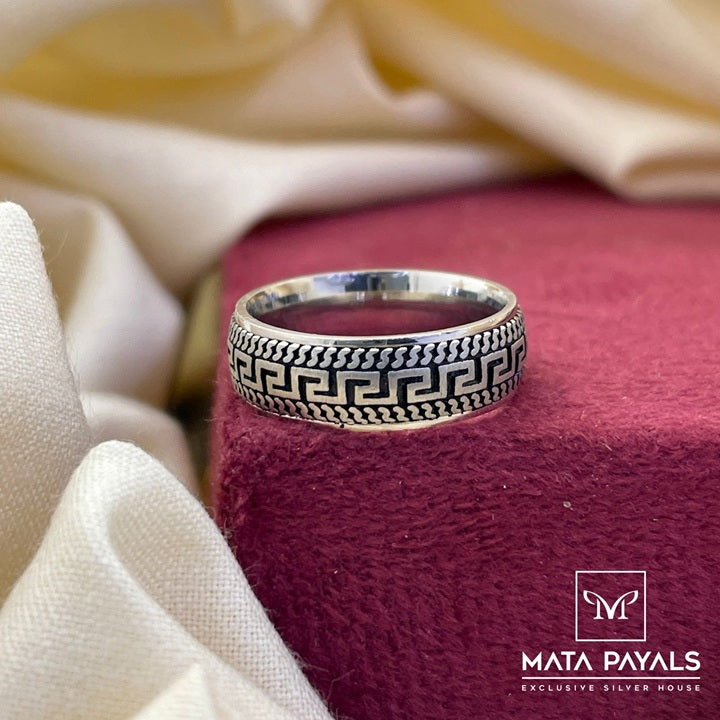 Delightful Finger Ring