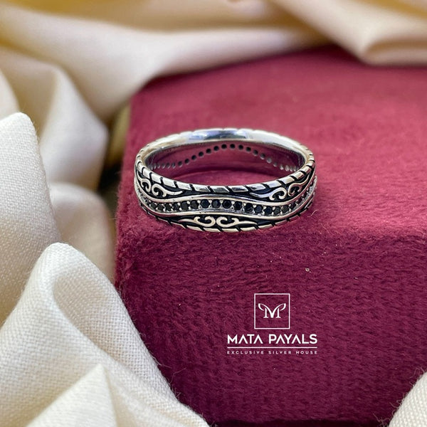 Extraordinary Oxidised Finger Ring