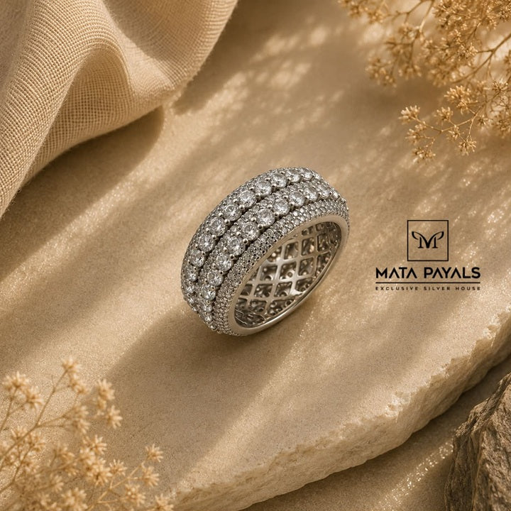 Luxurious Zircon Finger Ring