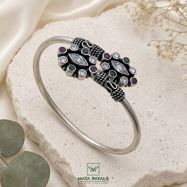 Pretty Cut Stone Kada