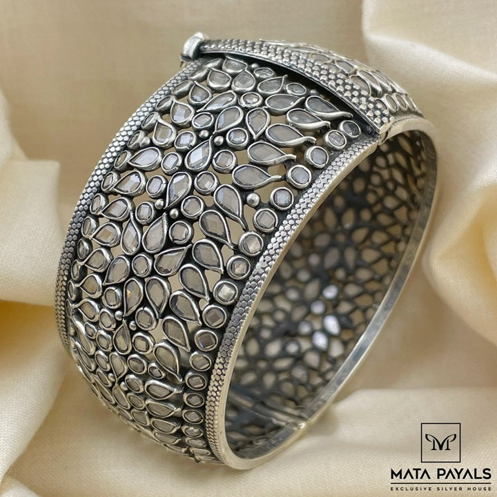 Artistic Floral Oxidised Polki kada