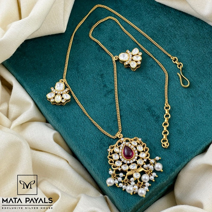 Gorgeous Moissanite Pendant Chain