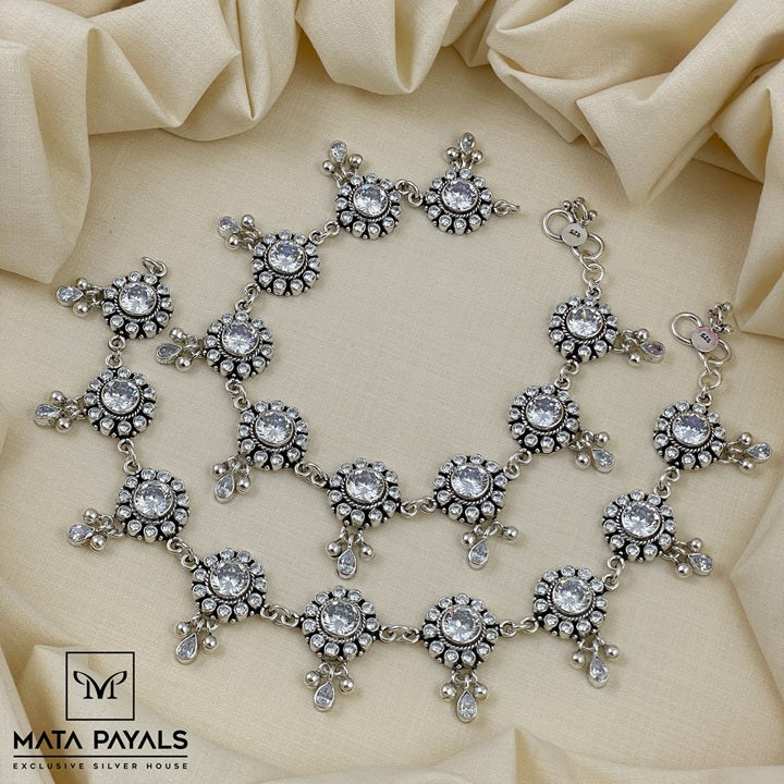 Mesmerizing White Stone Anklet
