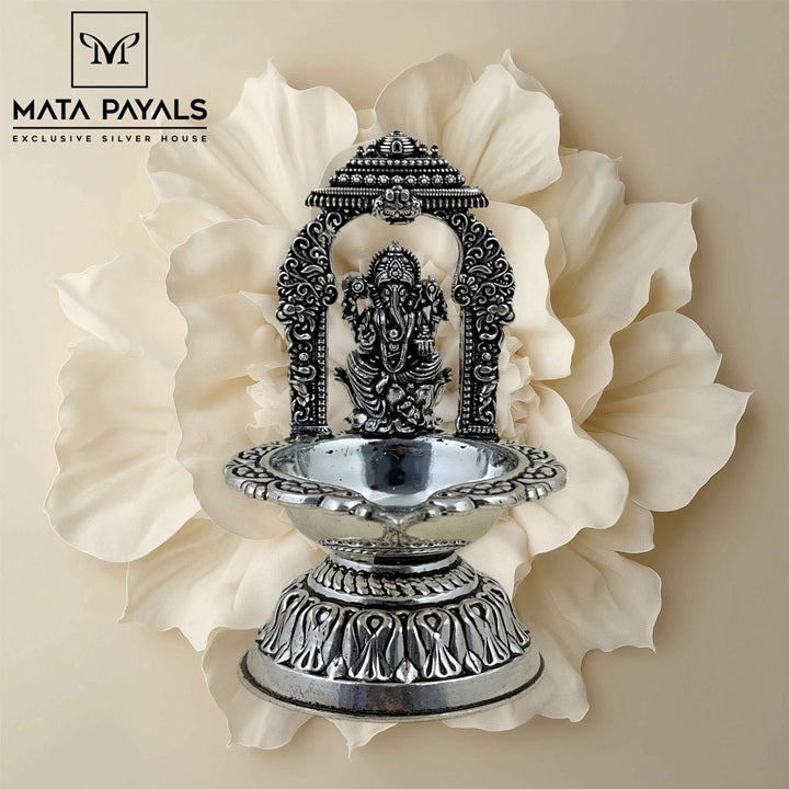 Single Ganesha Deepa