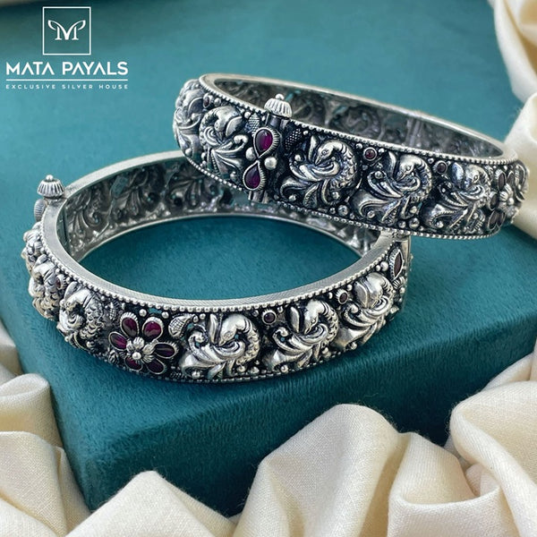 Elegant Temple Kemp Bangle