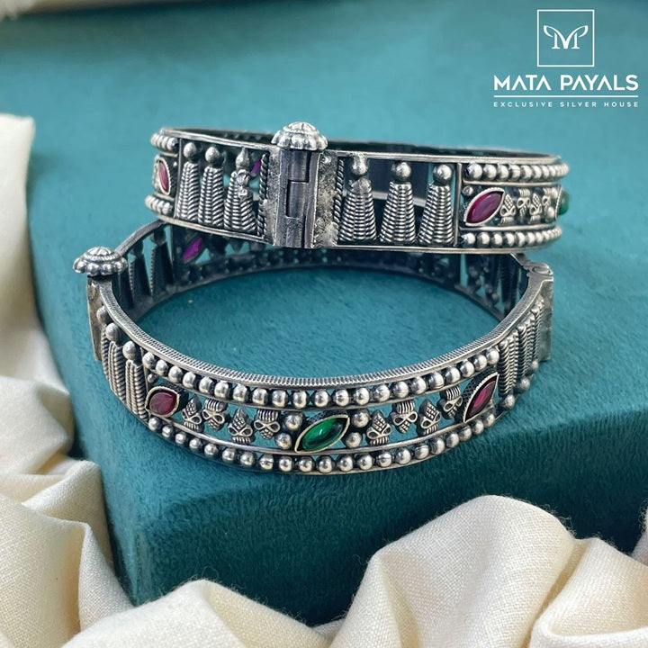 Mesmerizing Semi Traditional Oxidised Bangle