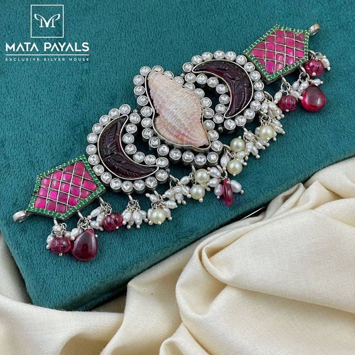 Fascinating Shanku Kundan Oxidised Choker