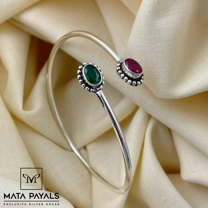 Mesmerizing Red & Green Kada