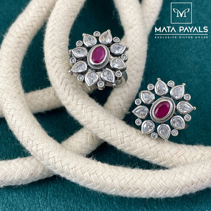 Trendy Cut Stone Toe Ring