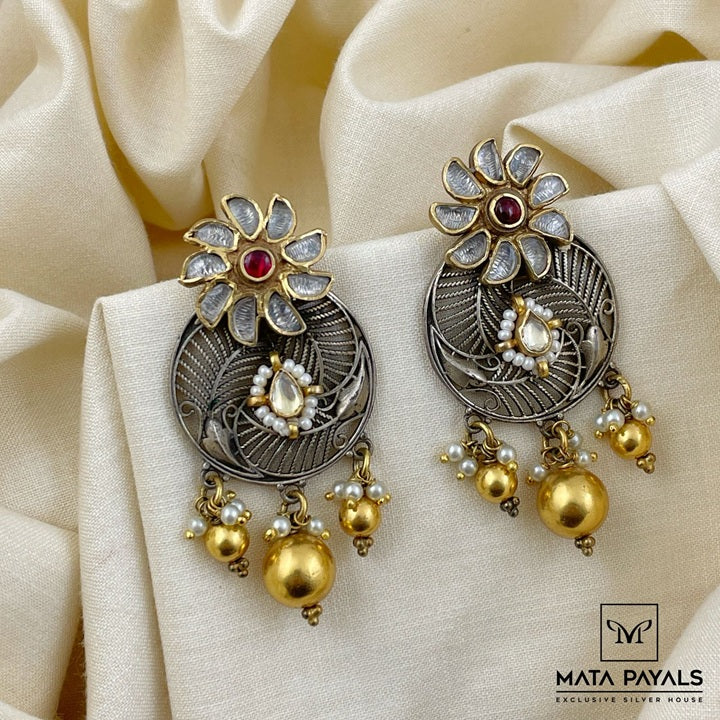 Motif Floral Oxidised Dual Tone Chandbali