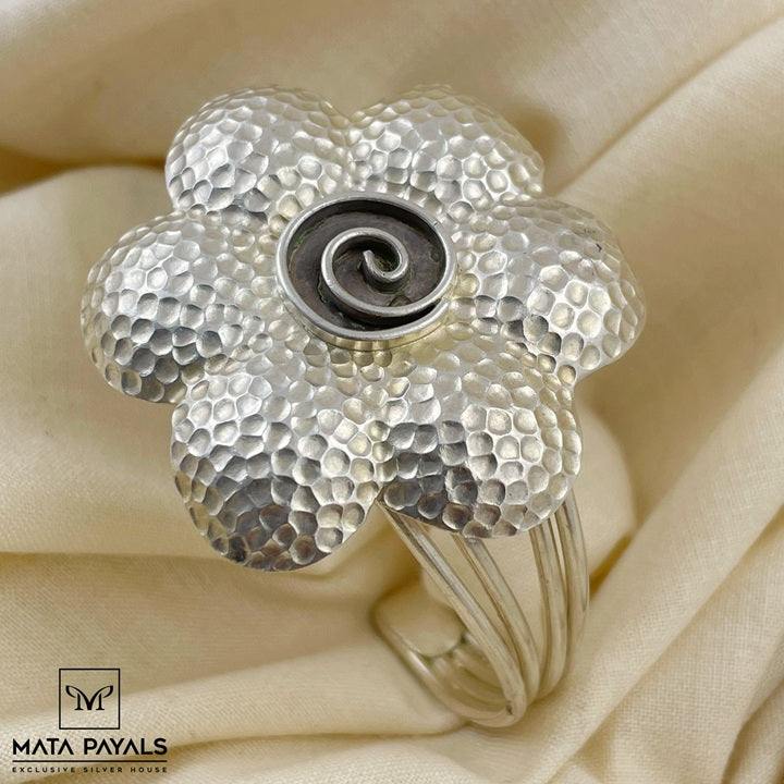 Impressive Floral Kada