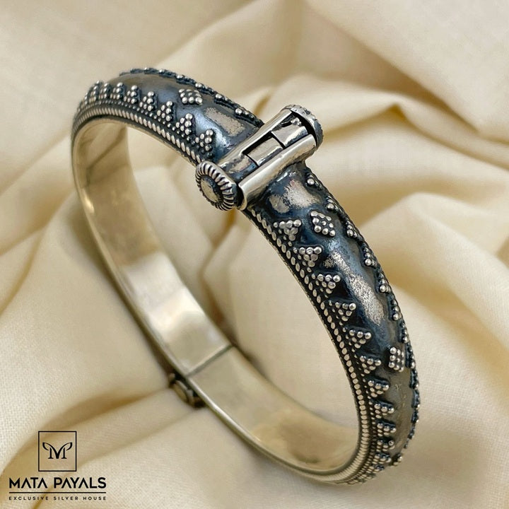 Attractive Oxidised Kada