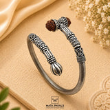 Mesmerizing Silver Oxidised Kada