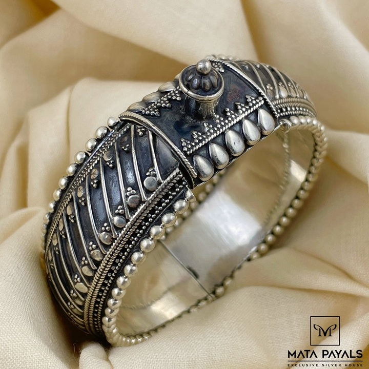 Aristocratic Oxidised Kada