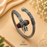 Mesmerizing Silver Oxidised Kada